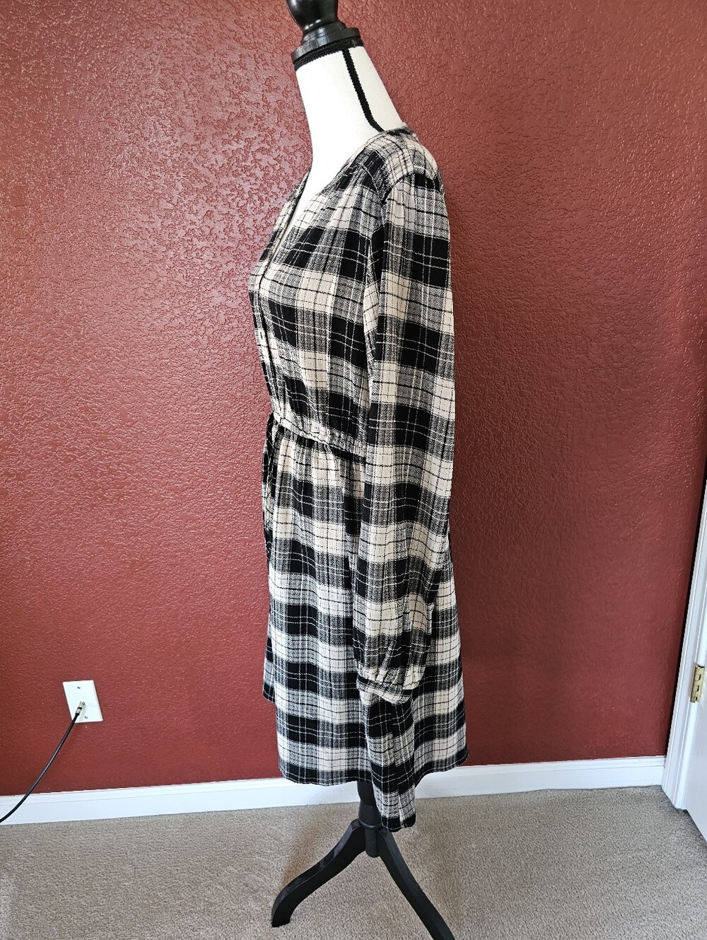 Knox Rose Black and Cream Plaid Button-Front Long Sleeve Dress - Picture 4 of 9